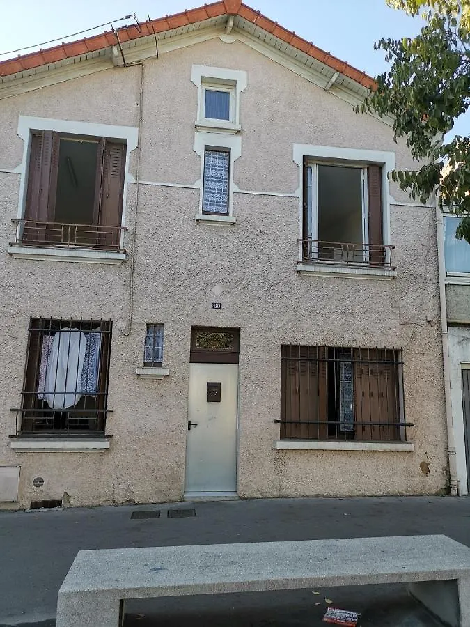 Rose Hotel Villejuif France